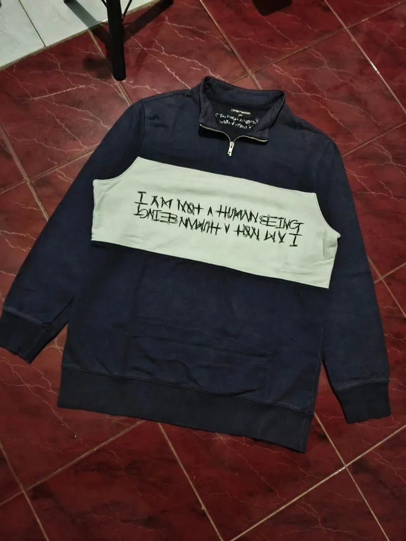 Crewneck I Am not Human Being photo 1