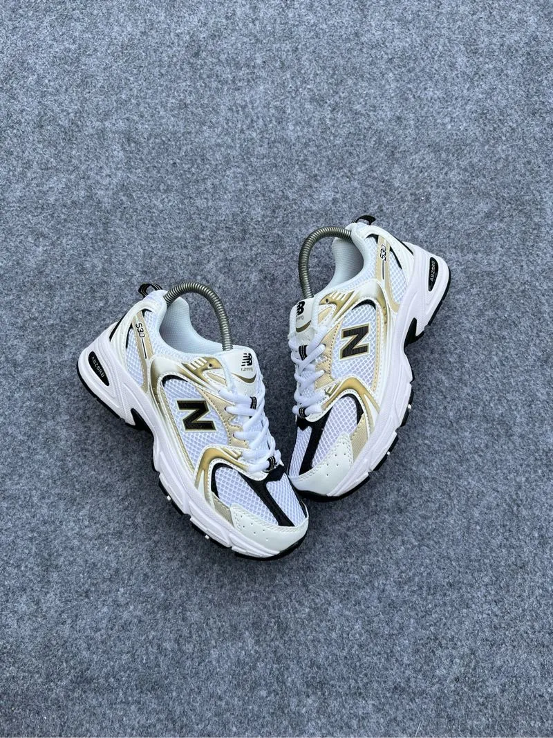 New Balance Casual Sportswear Sneakers Wanita white photo 1