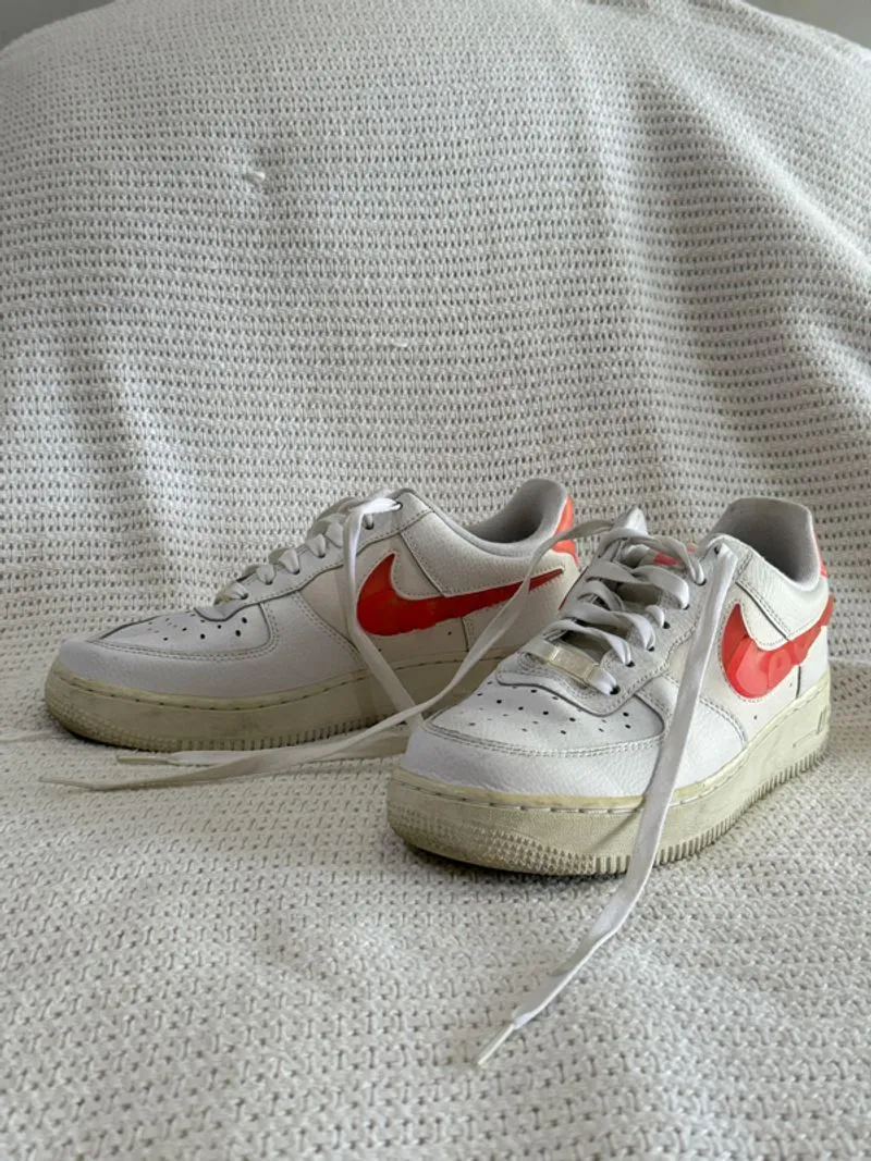 NIKE Air Force 1 White SE Love For All Original photo 1