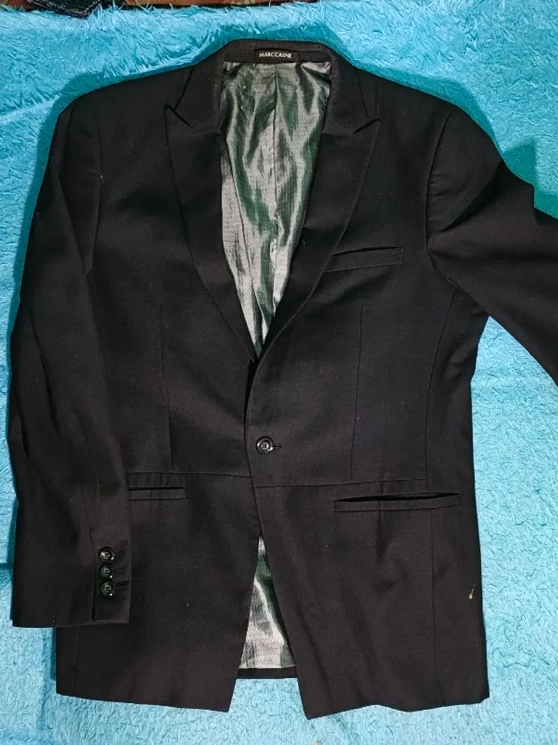 black blazer photo 1