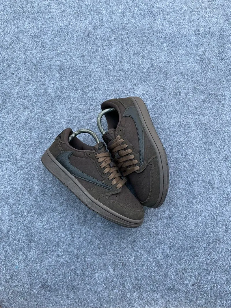 Nike Streetwear Vintage Sneakers Pria brown photo 1