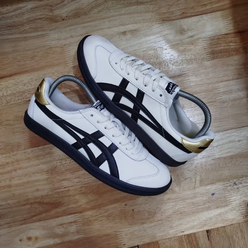 Onitsuka Tiger Casual Sneakers Pria white black photo 1