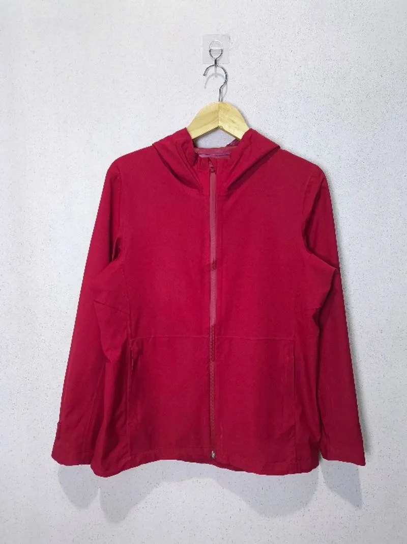Uniqlo Bloktoech 3D Cut Red photo 1
