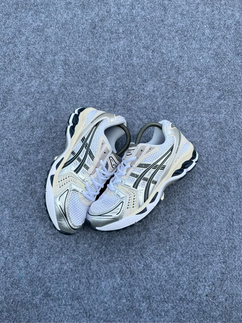 Asics Casual Sneakers Pria white photo 1
