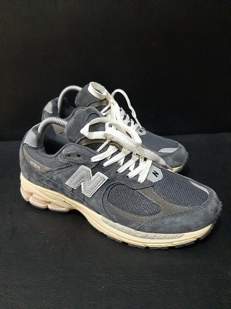 Sepatu NB 2002R photo 1
