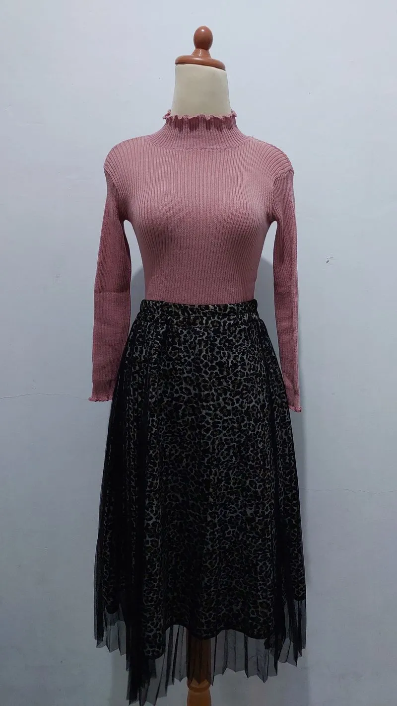 Turtle Neck Leopard photo 1