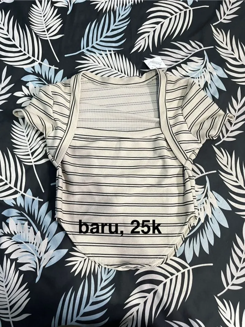 crop top photo 1