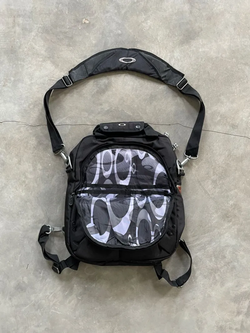 2000's - Oakley Tactical Field Gear Multi Zipper Y2k - Preloved