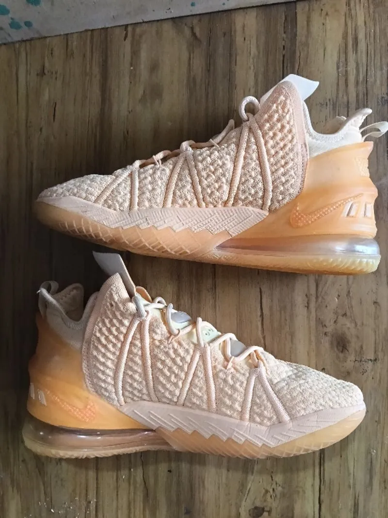 NIKE LEBRON XVIII EP 