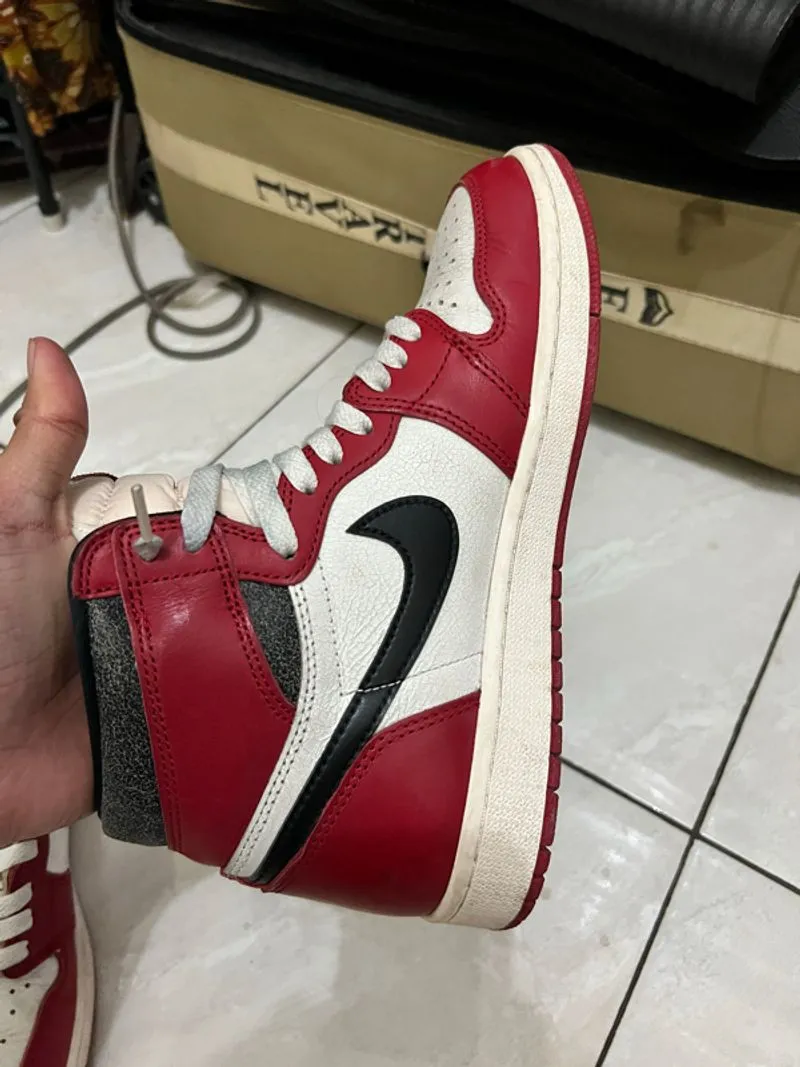 Air Jordan 1 Lost and Found photo 1