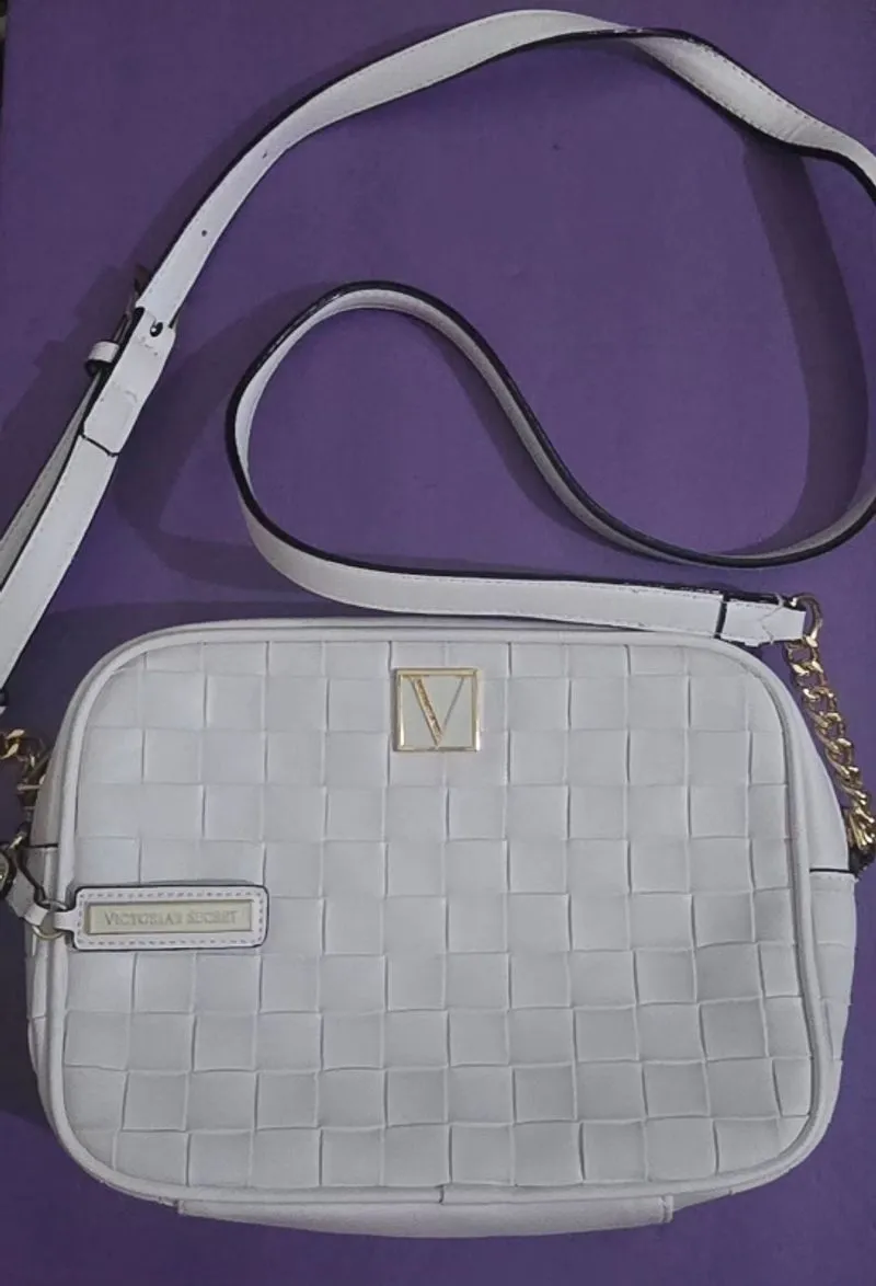Clutch VICTORIA SECRET ORIGINAL BARU - No TAG photo 1