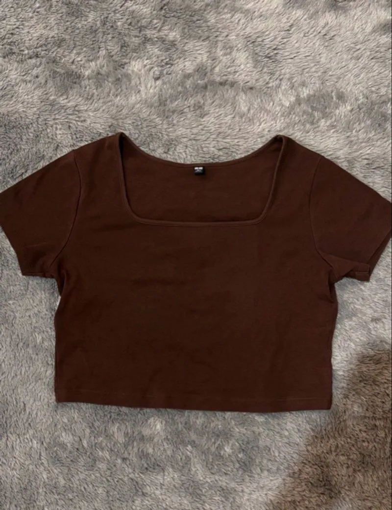 Crop Top Square Brown Uniqlo photo 1