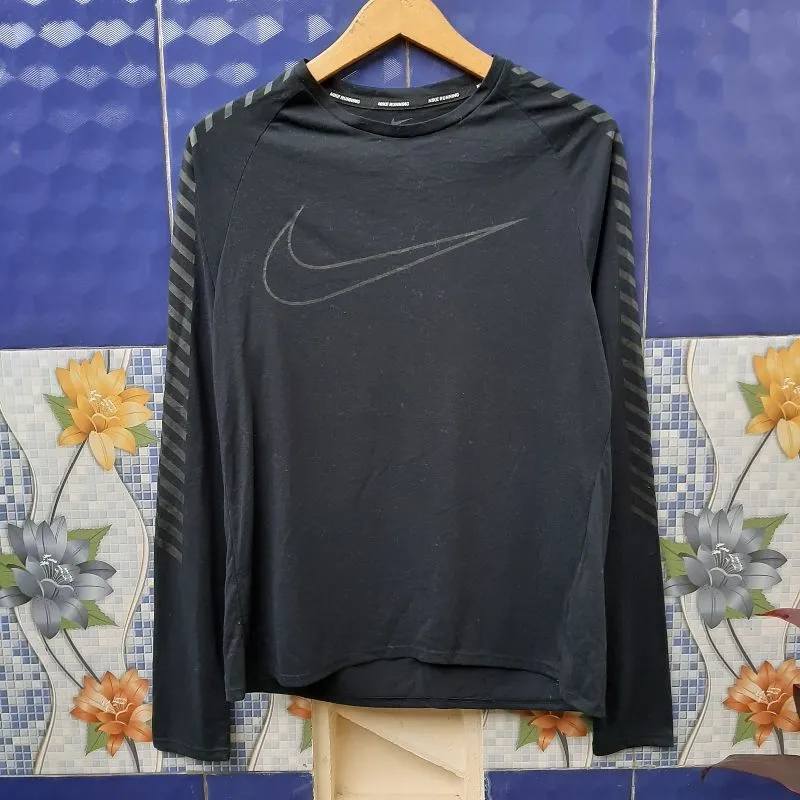 Nike swoosh running jersey photo 1