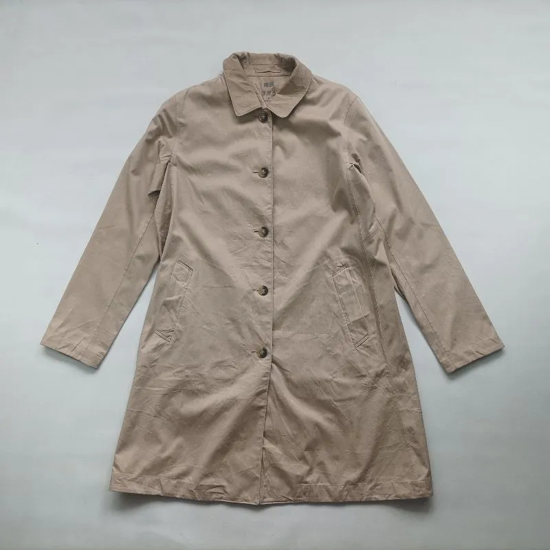 Uniqlo waterproof coat size M wanita H134 photo 1