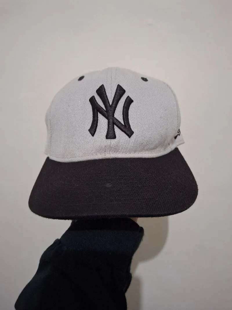 Topi MLB New York Yankees Abu Hitam New Era Adjustable photo 1