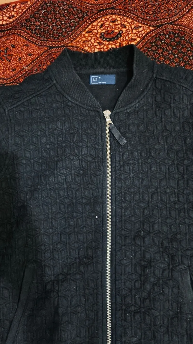Jacket Gap Hitam  photo 1