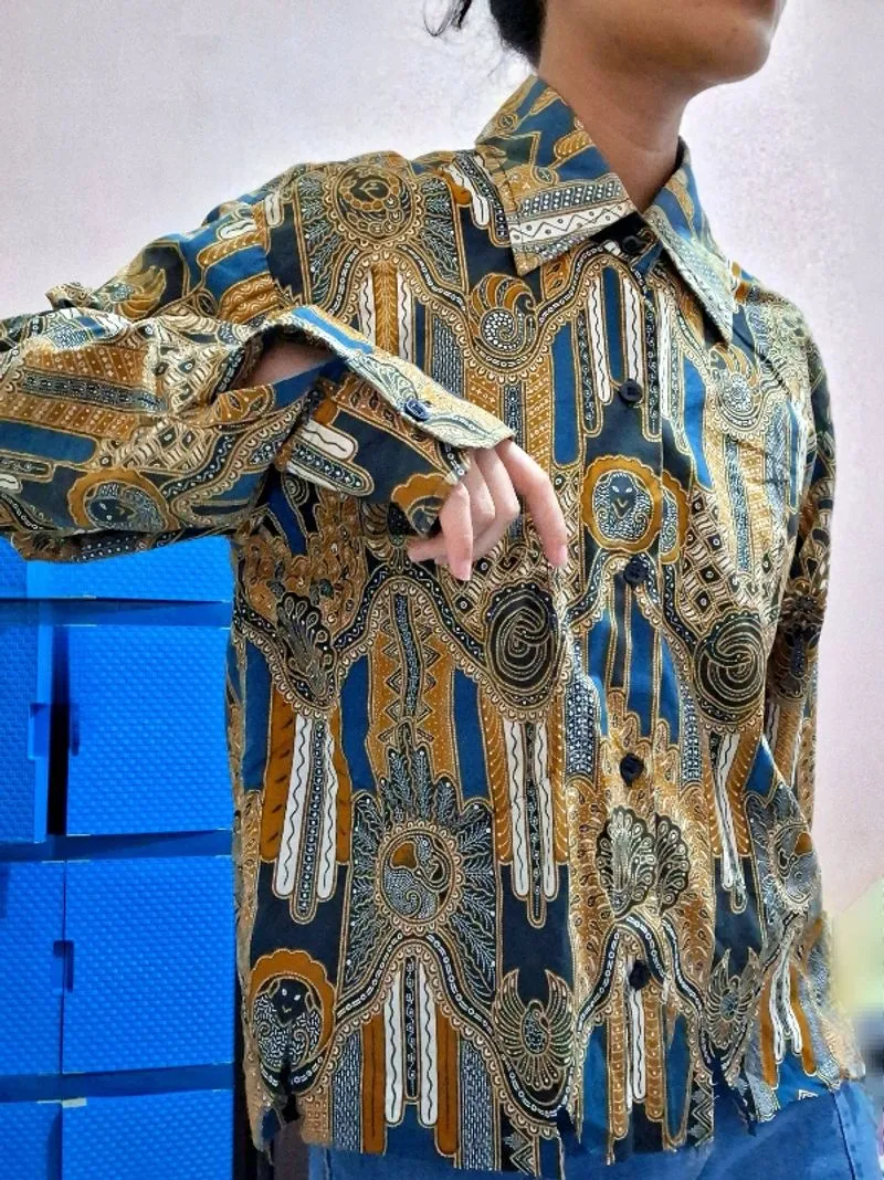 Batik Cropped Long Sleeve Shirt photo 1