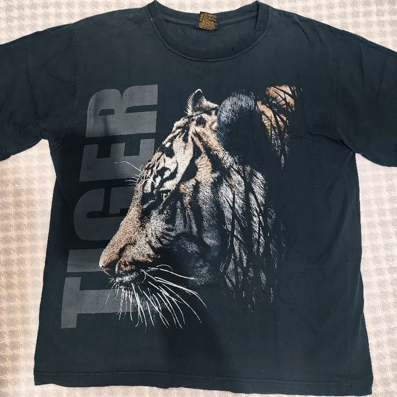 kaos vintage planet earth tiger size XL big logo photo 1