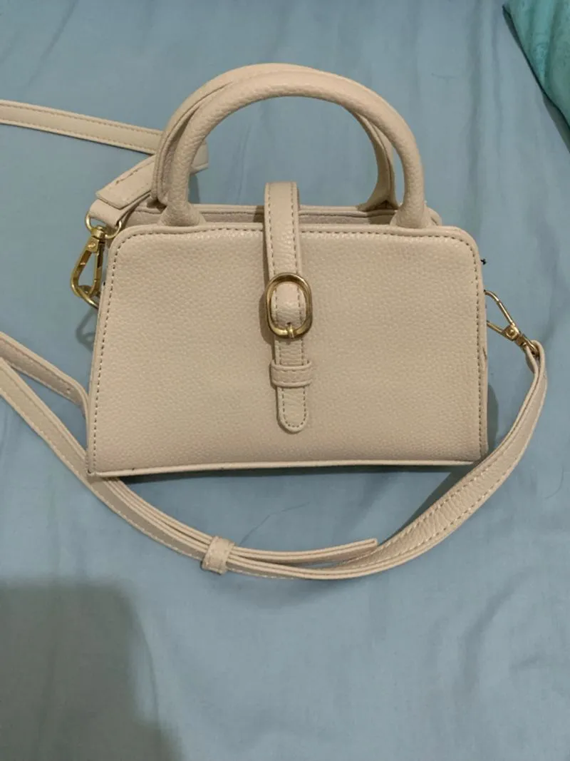 cream sling bag photo 1