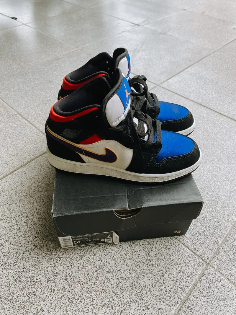 Nike Air Jordan Streetwear Sneakers Wanita multicolor photo 1