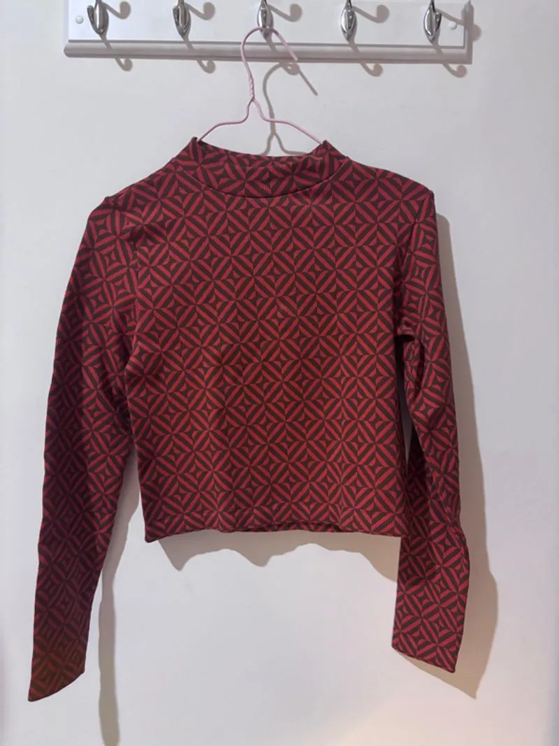 stradivarius funky retro pop cropped tee dangdut  photo 1