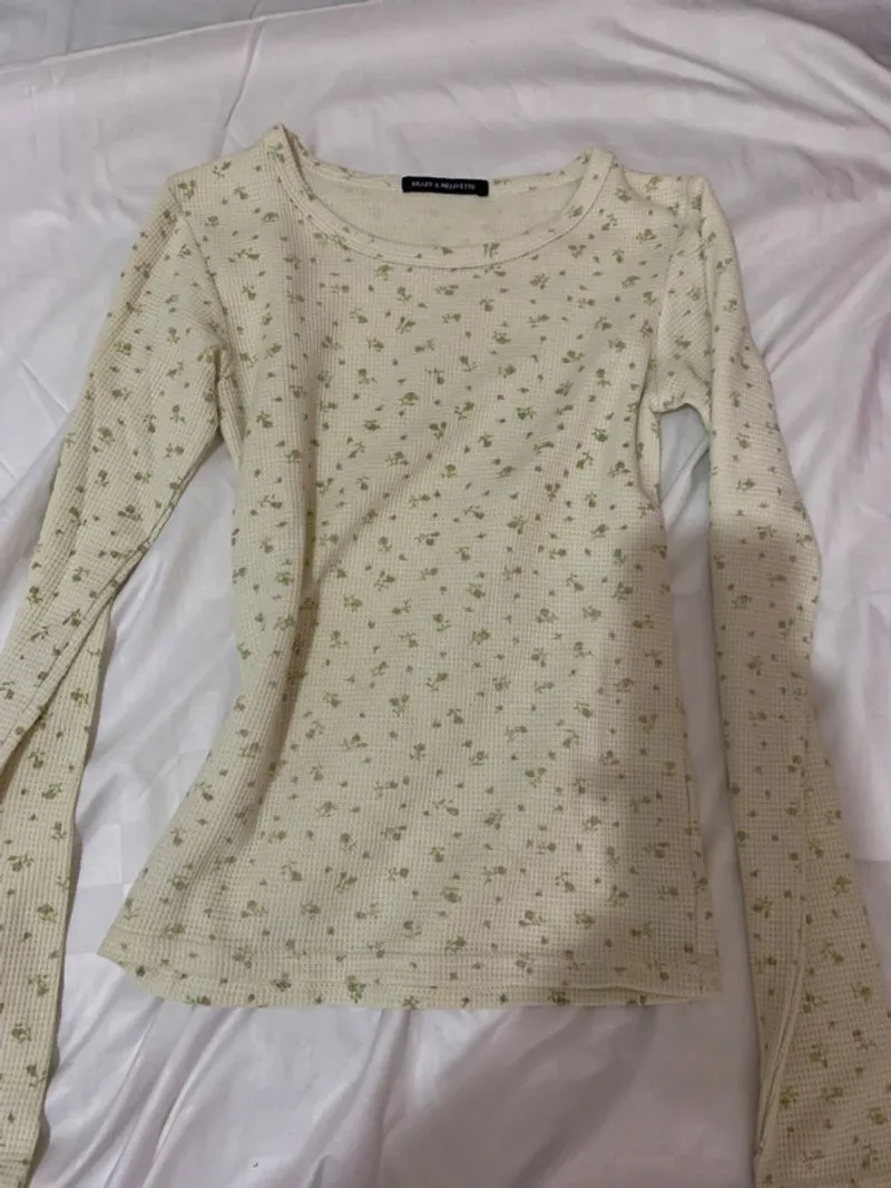 Brandy Melville (lookalike!) Floral Textured Longsleeve Top photo 1