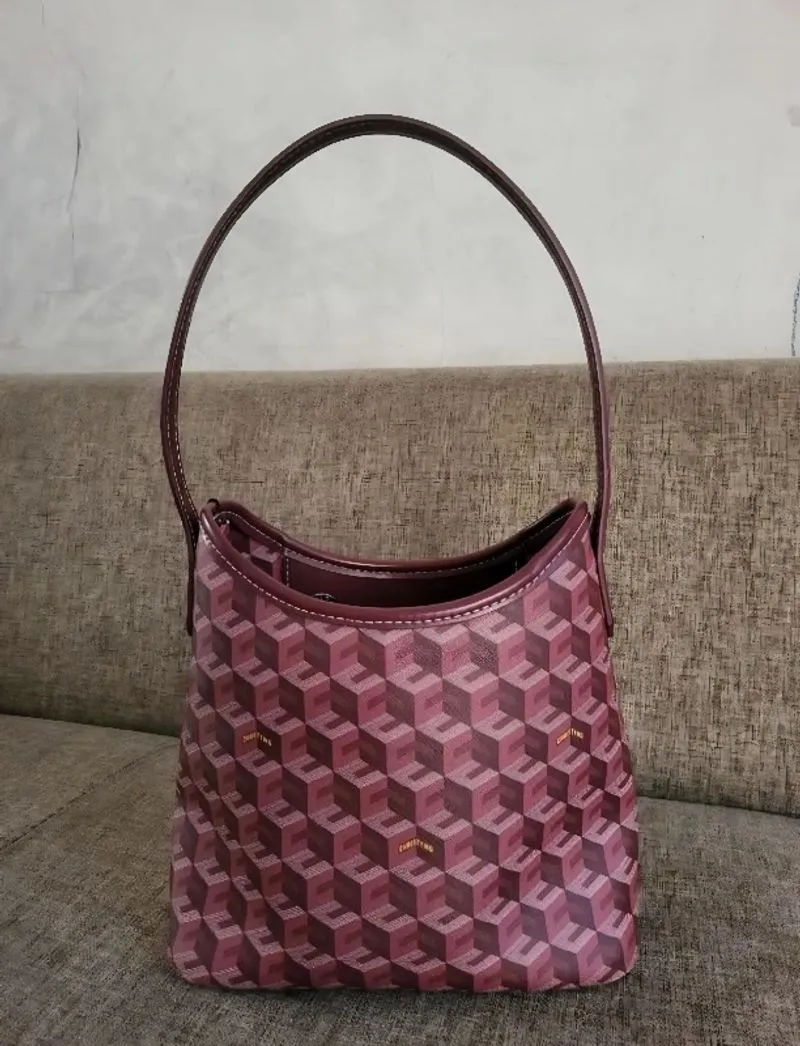 Christie NG uk S maroon photo 1