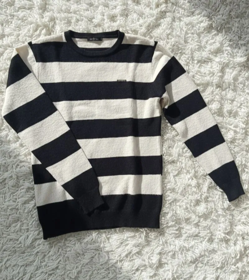 Sweater stripe garis salur hitam putih photo 1