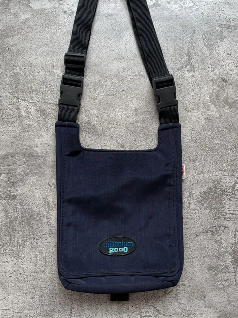 Vintage Y2K Millenium 2000 Slingbag (Tas Pria / Wanita) photo 1
