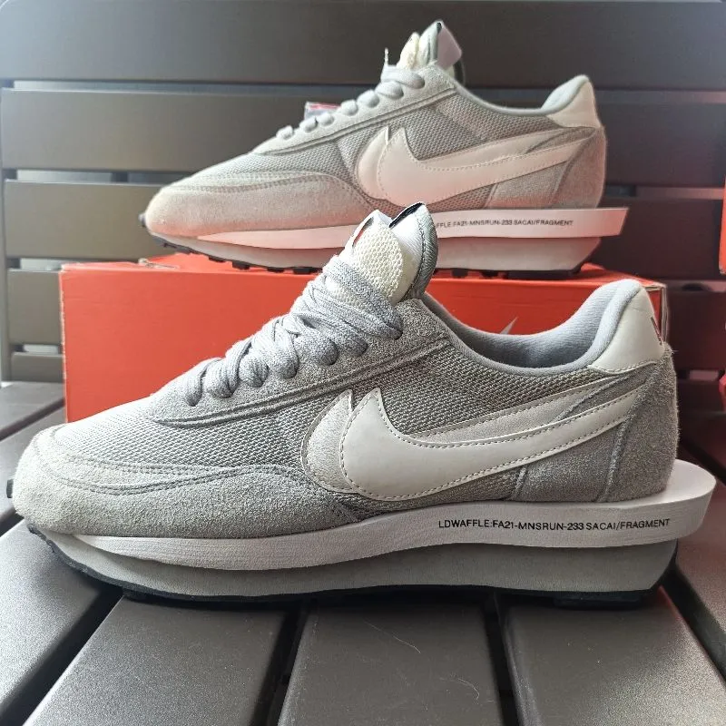 Sepatu olahraga sneakers running shoes Nike Sacai grey 44,5 photo 1