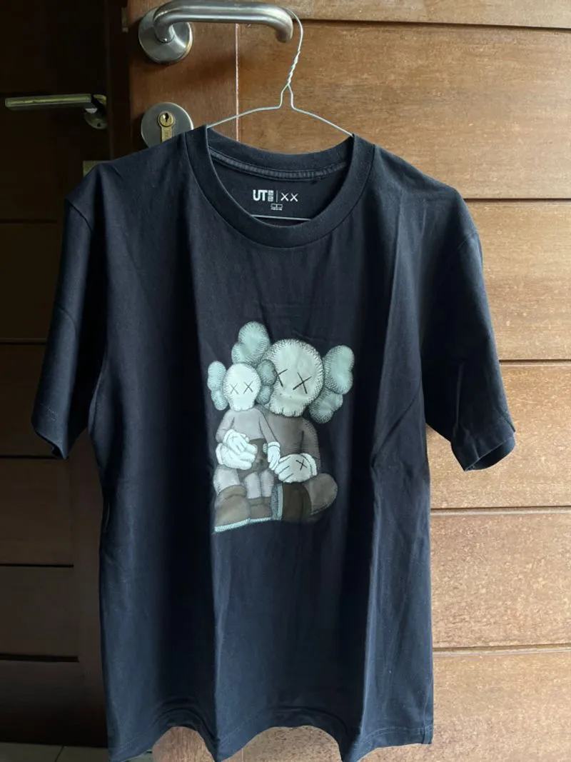 Uniqlo T Shirt collabs KAWS & Billie Eilish photo 1