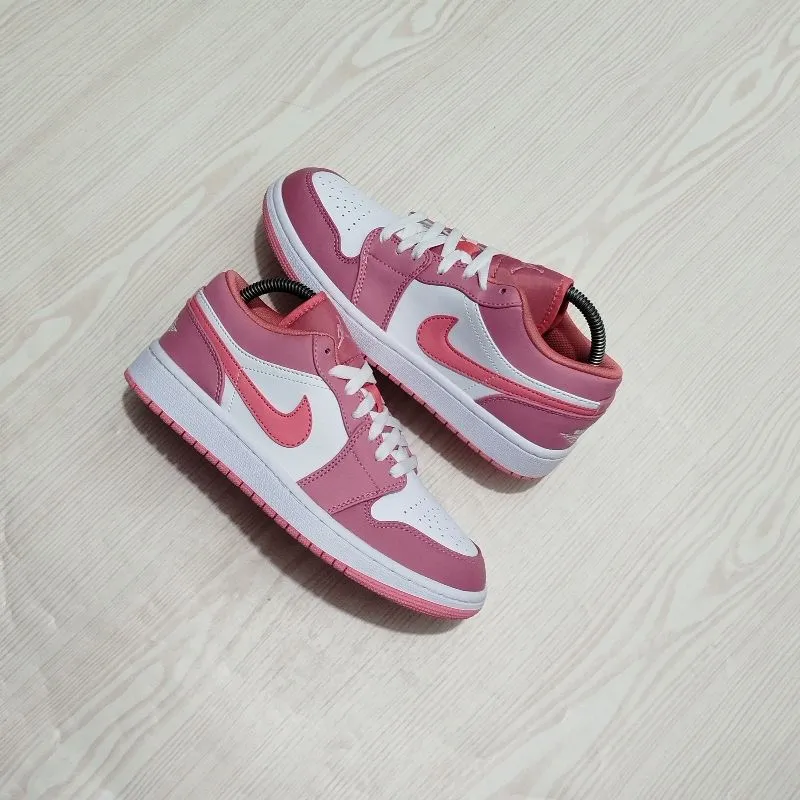 Nike Air Jordan photo 1