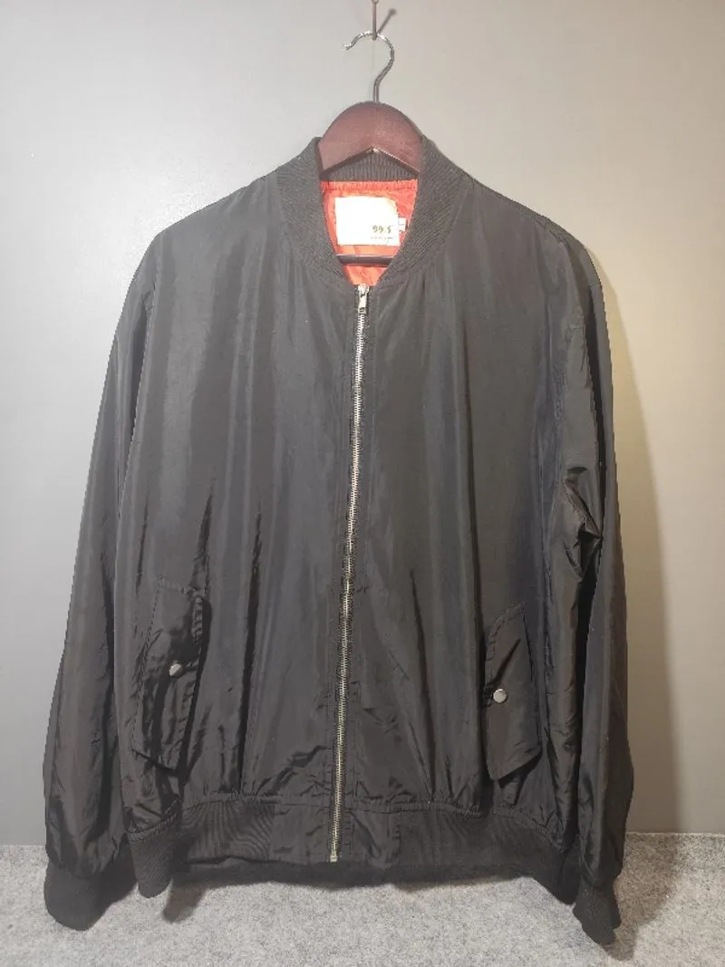 Jaket Bomber 99:S Pria Warna Hitam Bahan Tebal photo 1