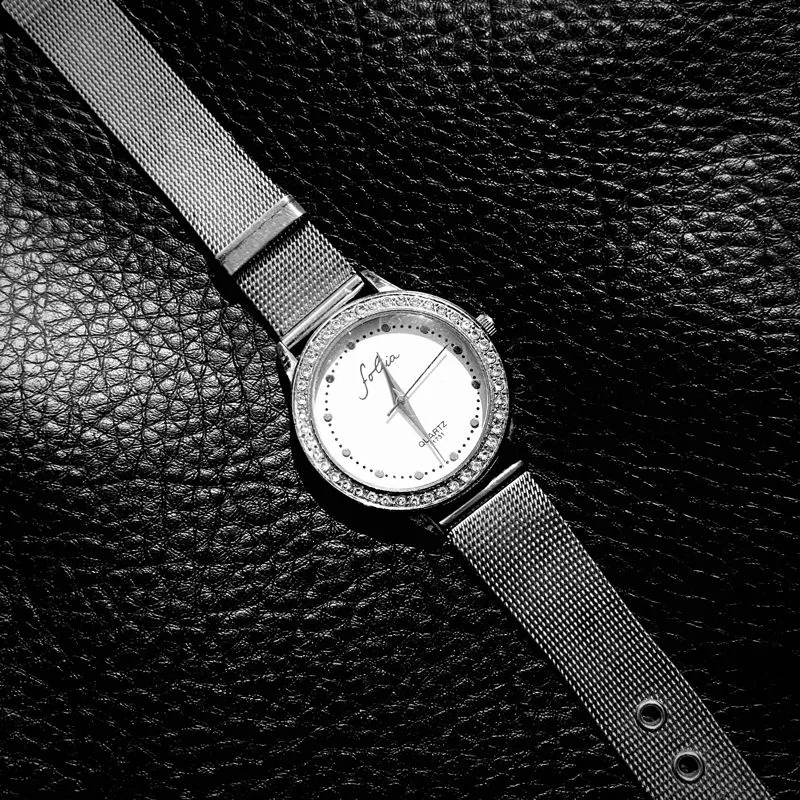 Jam Tangan Wanita Folfia Quartz Original Silver Mulus Vintag photo 1