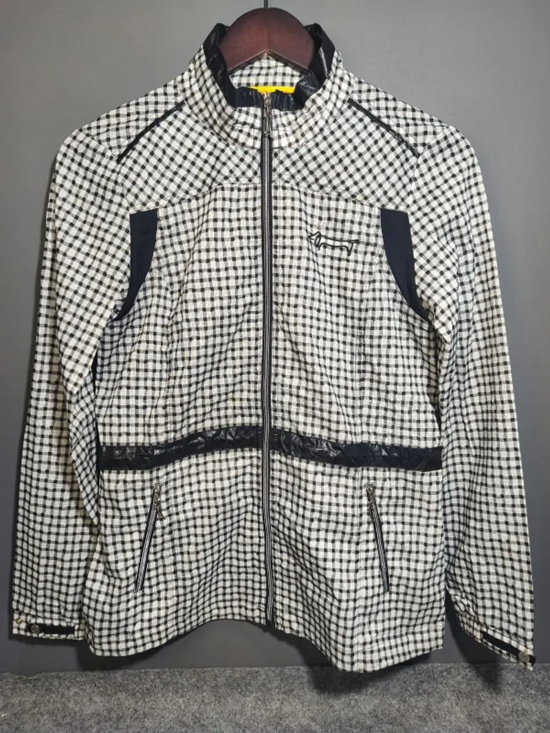 Jaket Casual Wanita Louis Castel Hitam Motif Kotak-Kotak photo 1