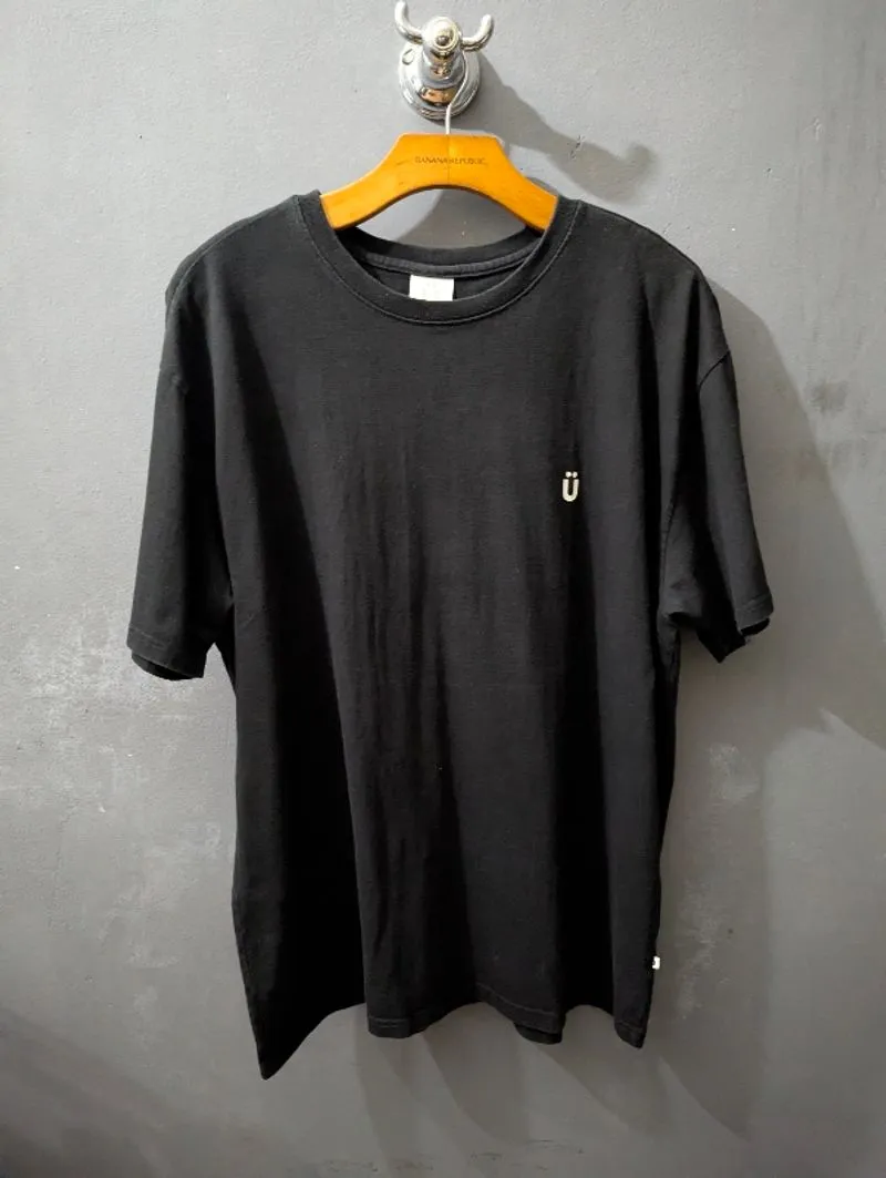 Kaos Istkunst original size L preloved photo 1