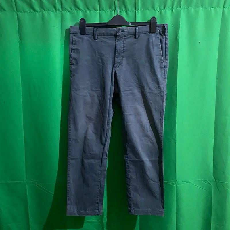 Celana chino Uniqlo - Size 35 - Celana chinos hijau photo 1