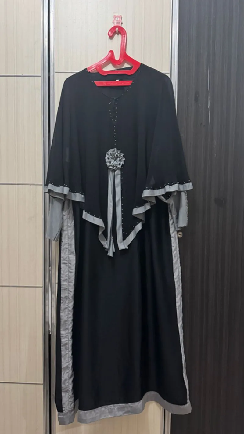 Abaya Silky Black Flowy photo 1