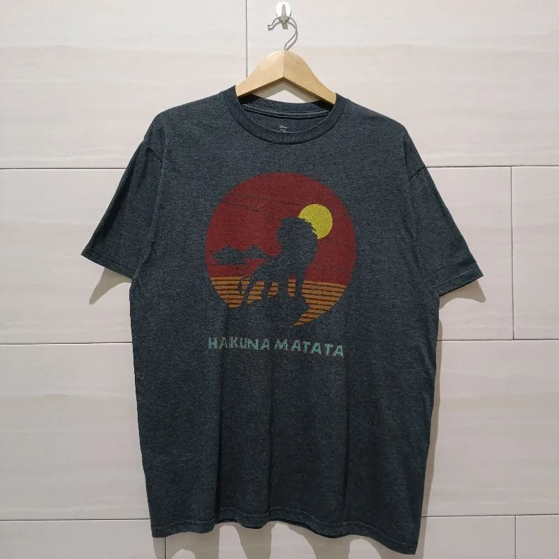 Vintage The Lion King Hakuna Matata T-shirt photo 1