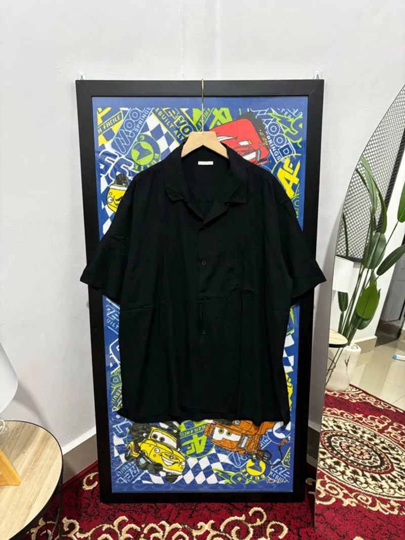 kemeja pria hitam lengan pendek gu global uniqlo photo 1
