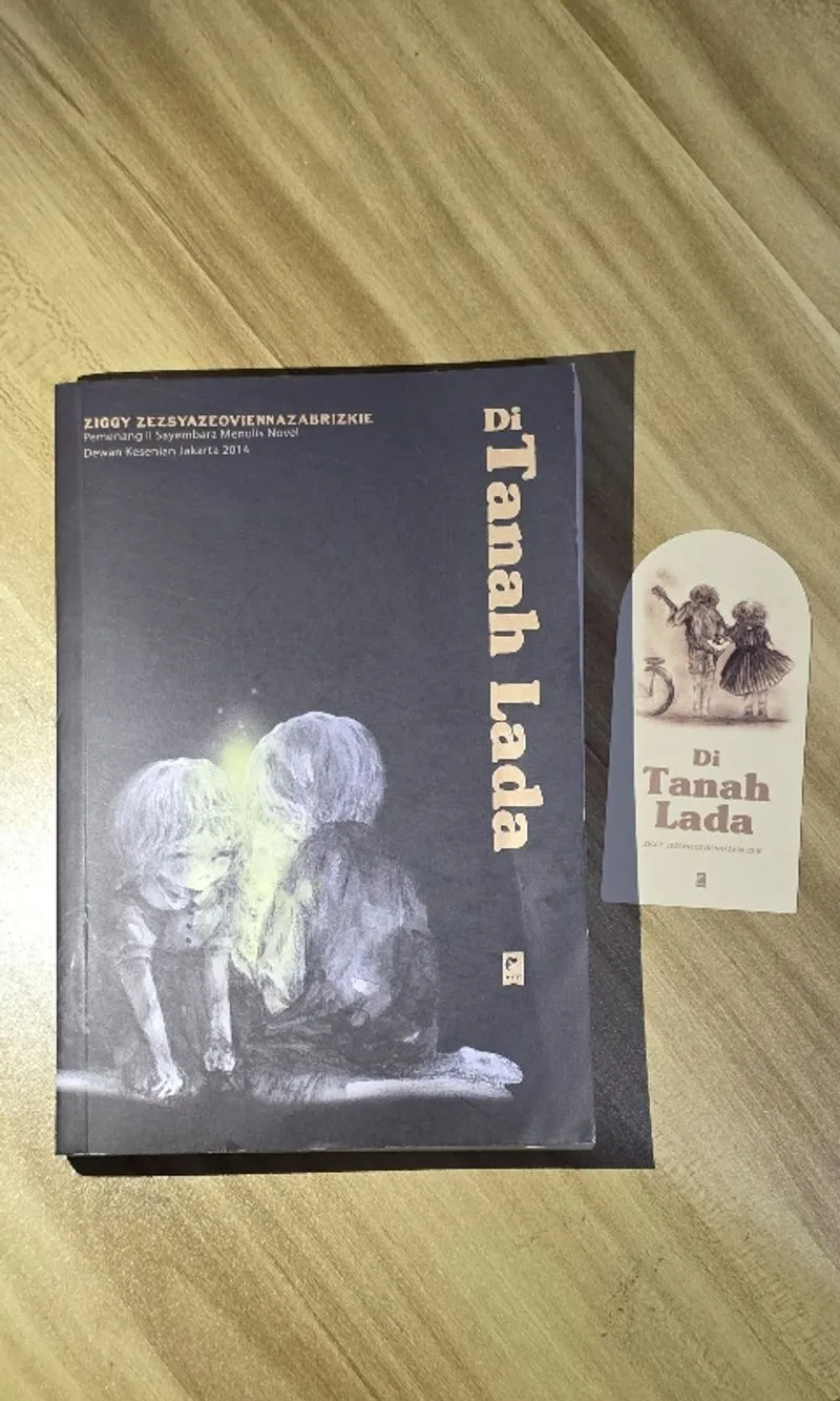 Novel Di tanah lada  photo 1