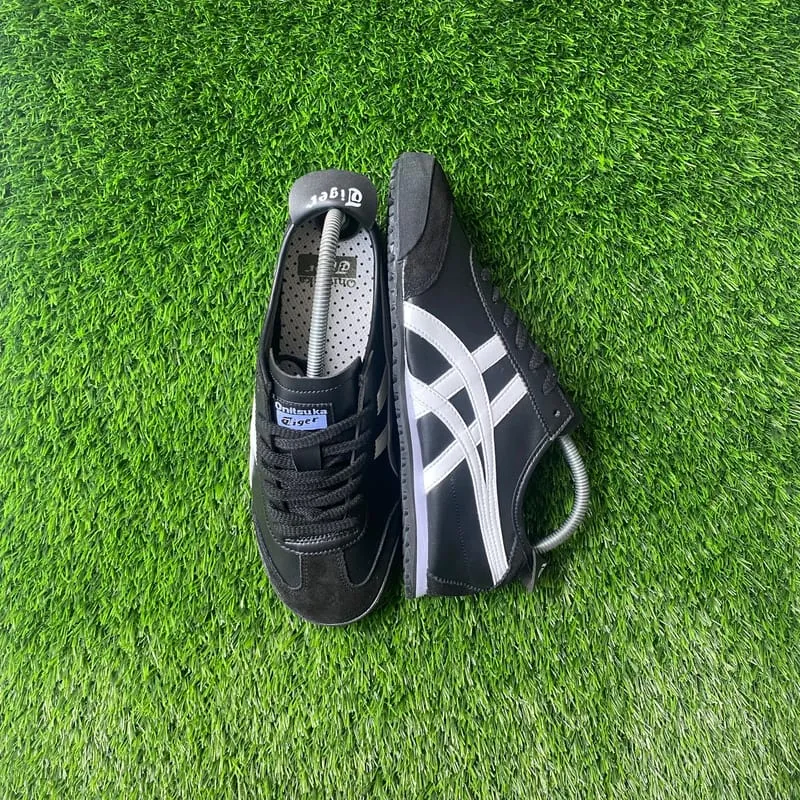 Onitsuka Tiger Casual Sneakers Pria white black photo 1