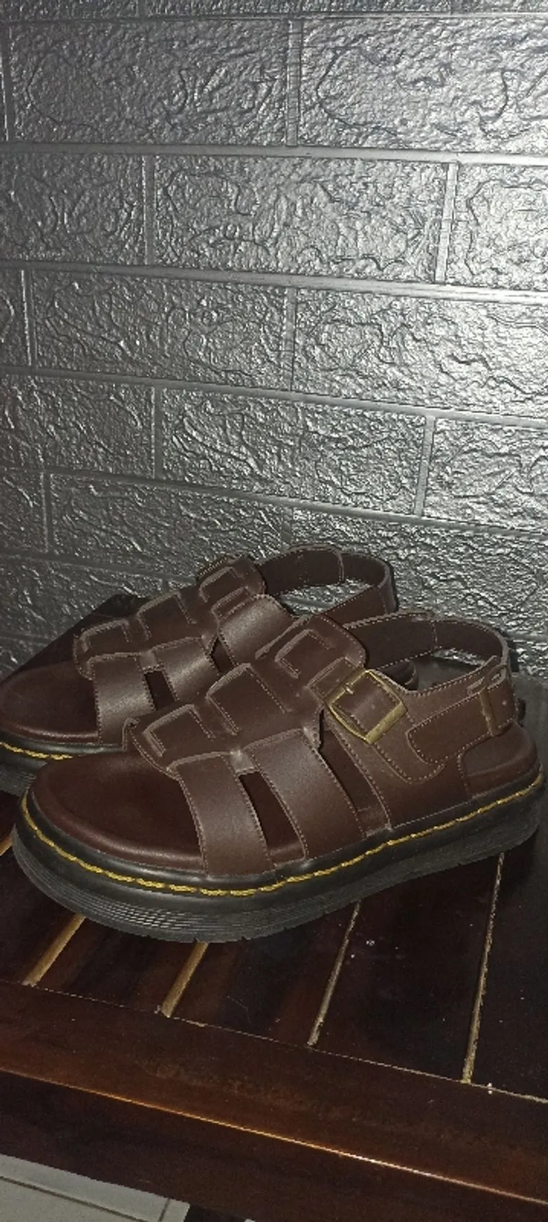 Sepatu sandal kulit wanita  photo 1