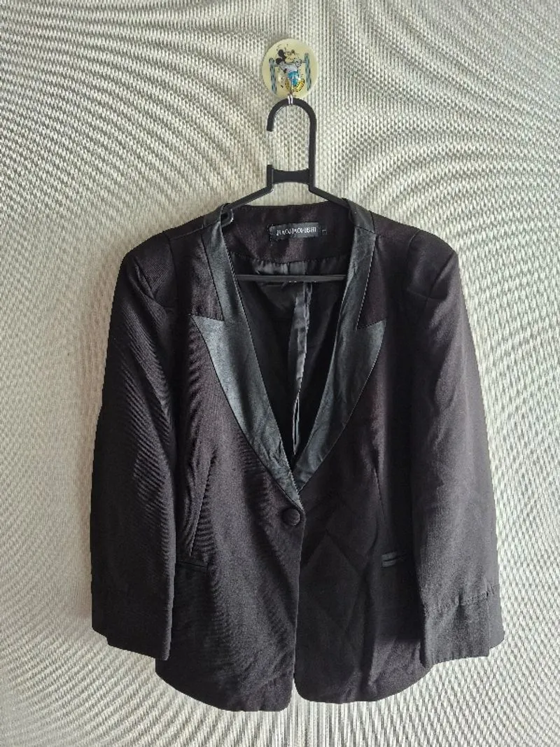 Blazer Hitam Kancing Satu photo 1
