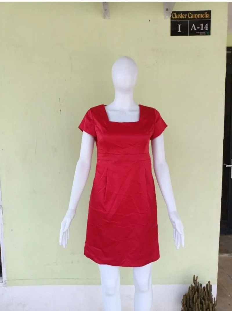 DRESS MERAH LEHER KOTAK photo 1