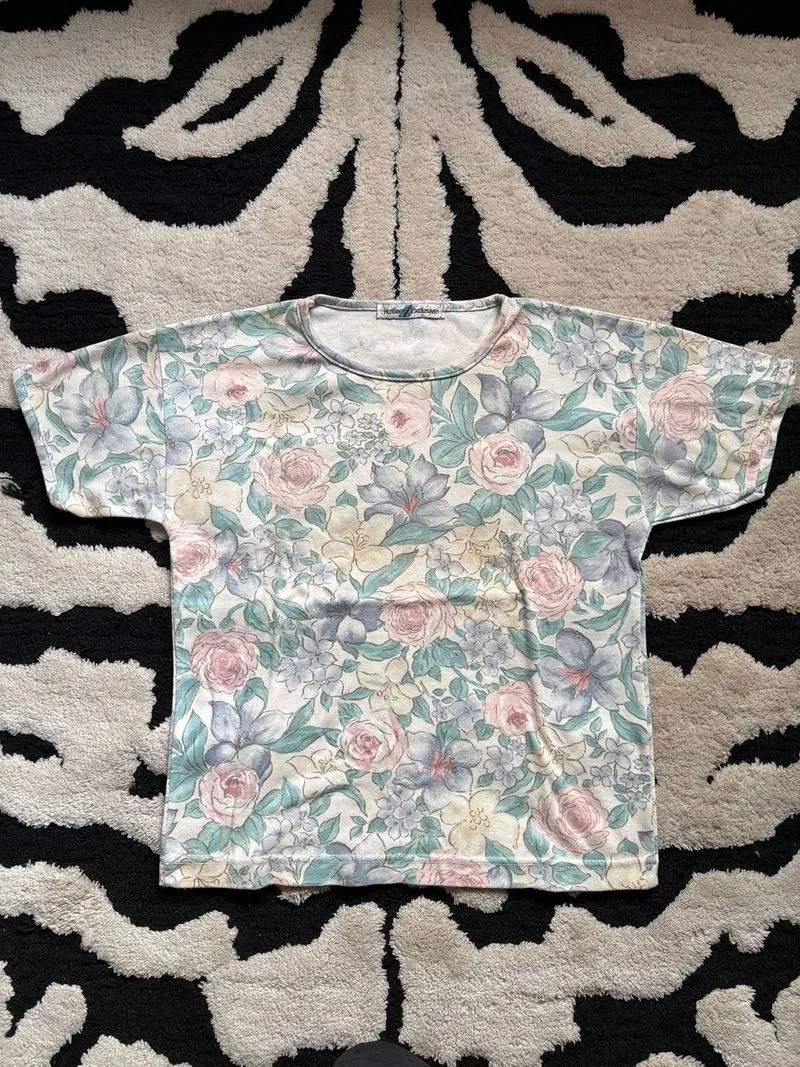 Kaos Wanita Lengan Pendek Bunga Bunga- Second Preloved Bekas photo 1
