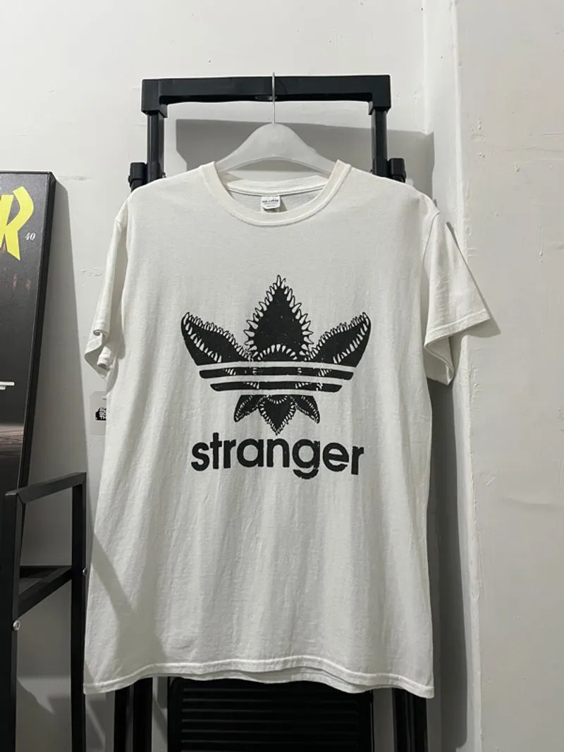 Tee Parodi Adidas Stranger photo 1