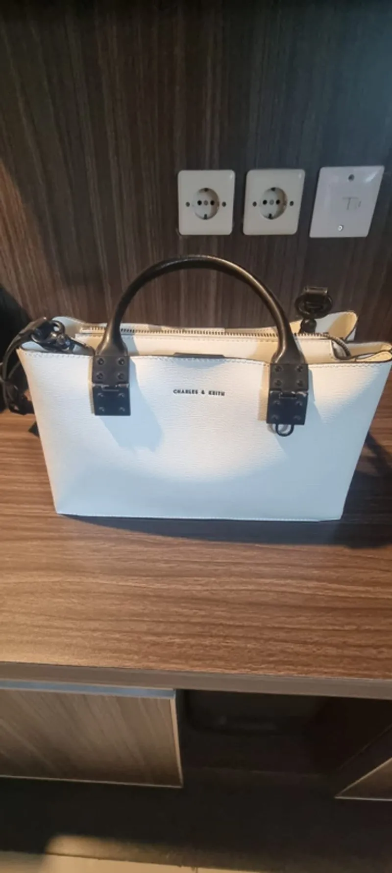 tas Charles n keith photo 1