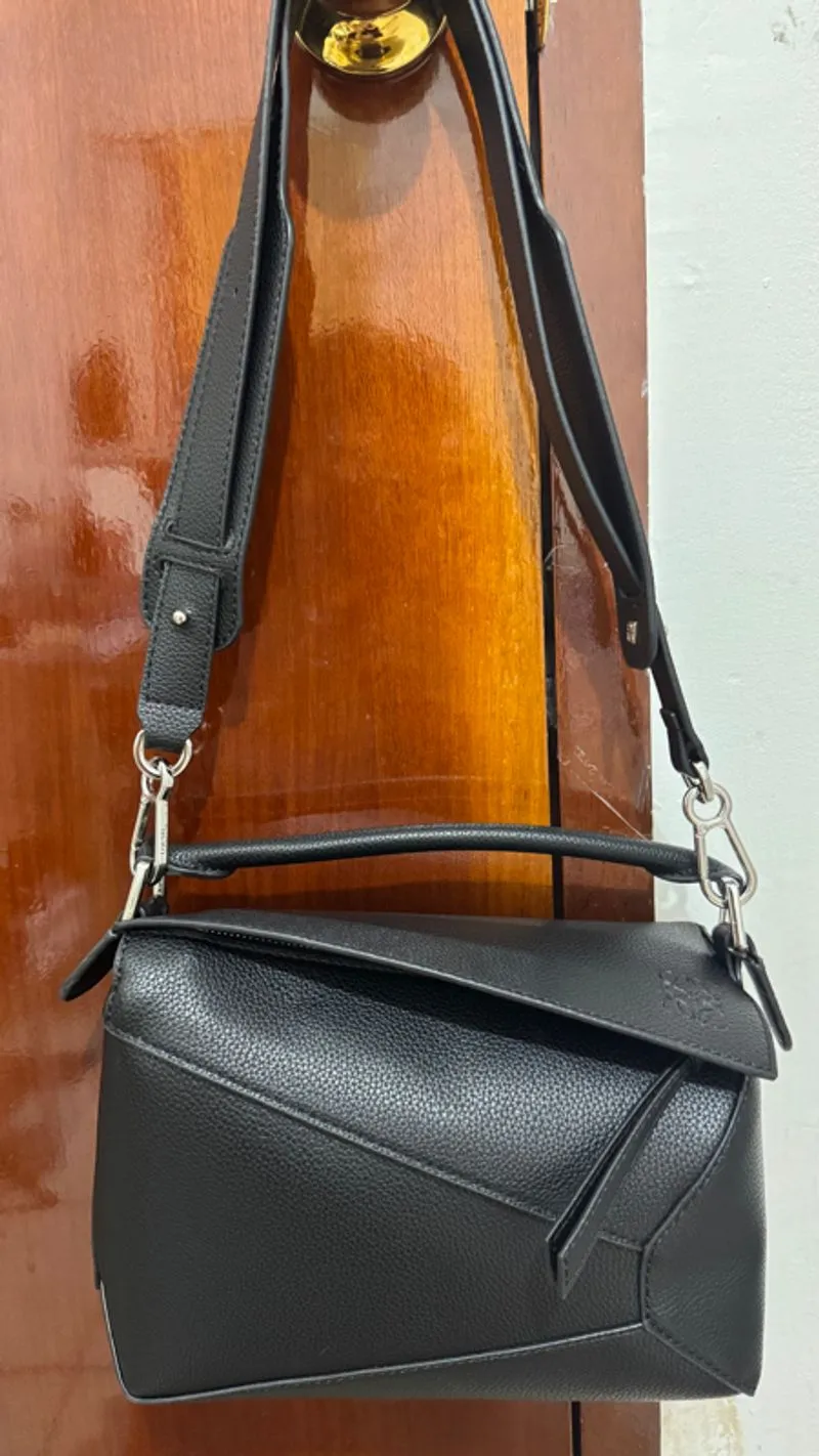 Loewe small puzzle black photo 1