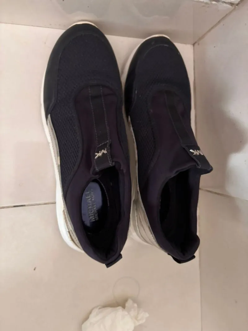 sepatu mk  photo 1